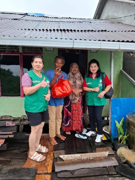 LLCS Vihara Vajra Bumi Kertayuga 真德雷藏寺bagikan Paket Door-to-Door Sembako Idul Fitri untuk Keluarga Prasejahtera LLCS Vihara Vajra Bumi Kertayuga 真德雷藏寺bagikan Paket Door-to-Door Sembako Idul Fitri untuk Keluarga Prasejahtera