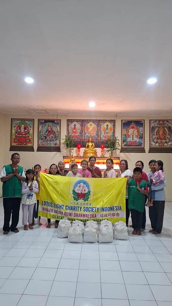 Sederhana Namun Bermakna, Vihara Vajra Bumi Dharmaloka (福藏同修會) Salurkan Sembako dalam Rangka Trimula Puja 2026