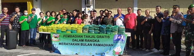 LLCS Vihara Vajra Bumi Simalungun pembagian takjil dalam kegiatan ini adalah sebanyak 1500 paket, yang diberikan secara gratis kepada masyarakat yang membutuhkan. LLCS Vihara Vajra Bumi Simalungun pembagian takjil dalam kegiatan ini adalah sebanyak 1500 paket, yang diberikan secara gratis kepada masyarakat yang membutuhkan.
