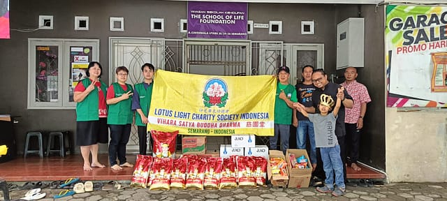 LLCS Vihara Satya Buddha Dharma Citarum Semarang (慈園堂) bagikan sembako untuk beberapa panti asuhan di kota Semarang LLCS Vihara Satya Buddha Dharma Citarum Semarang (慈園堂) bagikan sembako untuk beberapa panti asuhan di kota Semarang