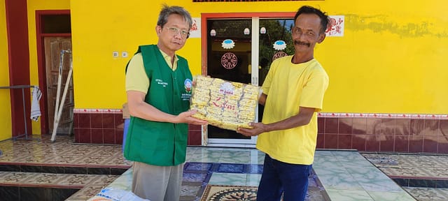 LLCS Cetya Vajra Avalokitesvara, Malang – membagikan sembako sebanyak 50 paket LLCS Cetya Vajra Avalokitesvara, Malang – membagikan sembako sebanyak 50 paket