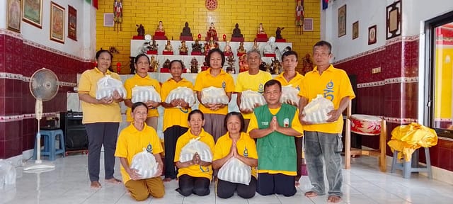 Menabur Kepedulian di Awal Tahun: Bakti Sosial Lotus Light Charity Society Vihara Argha Pura (寶律同修會) sebagai Wujud Kepedulian untuk Umat Sesama Vihara Menabur Kepedulian di Awal Tahun: Bakti Sosial Lotus Light Charity Society Vihara Argha Pura (寶律同修會) sebagai Wujud Kepedulian untuk Umat Sesama Vihara