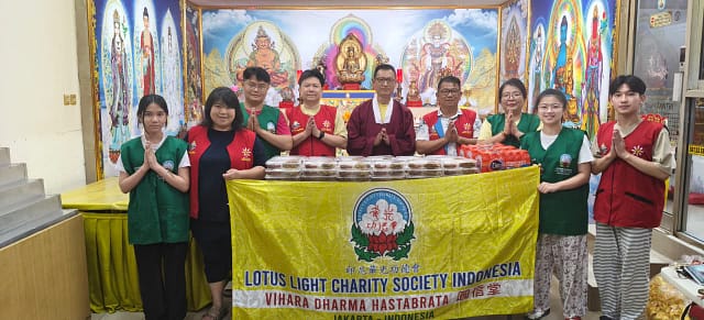 Berbagi 200 Nasi Kotak di Bulan Suci Ramadhan: Aksi Bakti Sosial Yayasan Cinta Kasih Susan Kumala dan Lotus Light Charity Society Vihara Dharma Hastabrata Jakarta