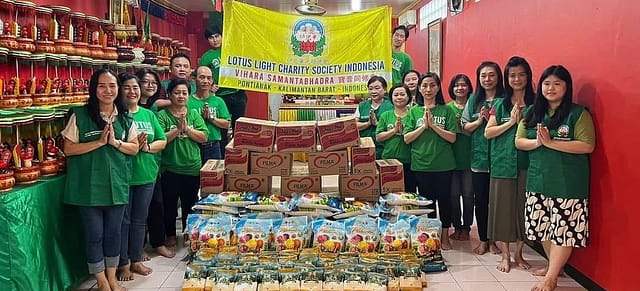 LLCS Samanthabadra Pontianak – Membagikan Paket Beras untuk Keluarga Prasejahtera LLCS Samanthabadra Pontianak – Membagikan Paket Beras untuk Keluarga Prasejahtera