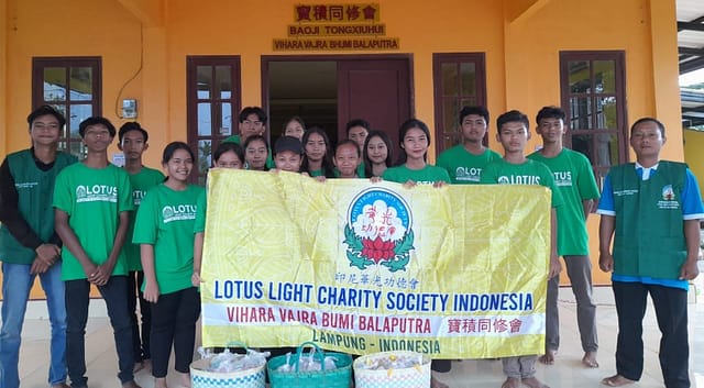 LLCS Lampung Tengah, ketiga vihara tersebut melalui organisasi sosial nya Lotus Light Charity Society untuk mengadakan kegiatan pembagian takjil gratis. LLCS Lampung Tengah, ketiga vihara tersebut melalui organisasi sosial nya Lotus Light Charity Society untuk mengadakan kegiatan pembagian takjil gratis.