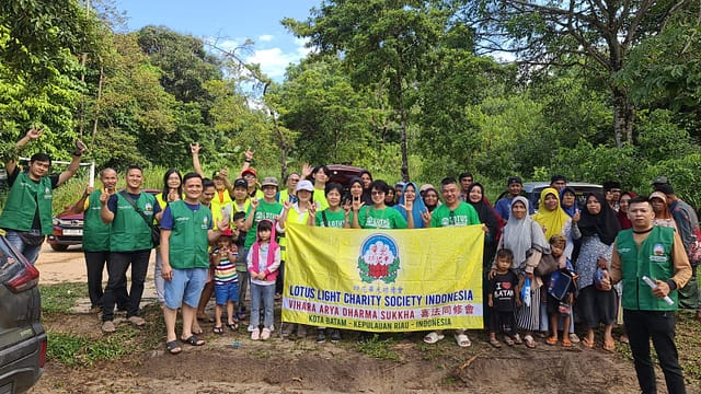 LLCS Vihara Arya Darma Shukka Batam – membagikan 100 paket sembako LLCS Vihara Arya Darma Shukka Batam – membagikan 100 paket sembako