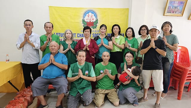 LLCS Vihara Vajra Bumi Simalungun 金仙堂 bagikan 80 paket sembako dan angpao untuk warga yang membutuhkan di Kota Pematangsiantar LLCS Vihara Vajra Bumi Simalungun 金仙堂 bagikan 80 paket sembako dan angpao untuk warga yang membutuhkan di Kota Pematangsiantar