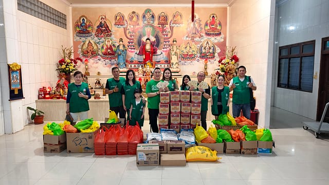 LLCS Vihara Dharma Agung, Makassar (錫江本願雷藏寺) memasuki penghujung tahun dan meyambut Hari Raya Natal, bersama-sama berbagi kasih sukacita di Yayasan Cipta Generasi Baru. LLCS Vihara Dharma Agung, Makassar (錫江本願雷藏寺) memasuki penghujung tahun dan meyambut Hari Raya Natal, bersama-sama berbagi kasih sukacita di Yayasan Cipta Generasi Baru.