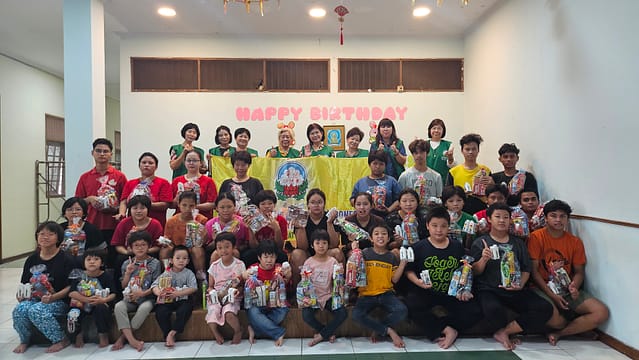 LLCS Maha Vihara Dayin mengunjungi Panti Asuhan LPA GUNA NANDA LLCS Maha Vihara Dayin mengunjungi Panti Asuhan LPA GUNA NANDA