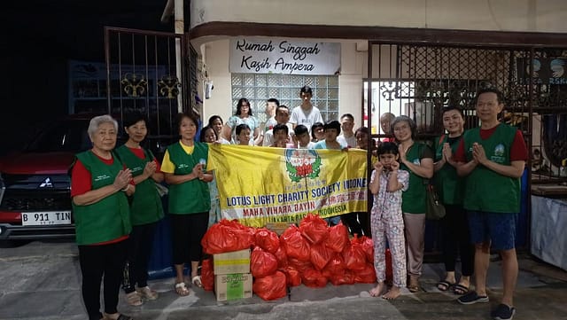 LLCS Maha Vihara Dayin 真佛宗大音堂 dalam Rangka Menyambut ulang tahun Mahaguru bagikan 500 Paket Sembako LLCS Maha Vihara Dayin 真佛宗大音堂 dalam Rangka Menyambut ulang tahun Mahaguru bagikan 500 Paket Sembako