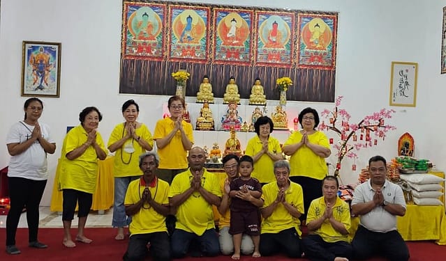 LLCS Vihara Vajra Bumi Kumala Solo – Membagikan Paket sembako untuk keluarga Prasejahtera LLCS Vihara Vajra Bumi Kumala Solo – Membagikan Paket sembako untuk keluarga Prasejahtera