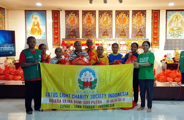 Sembako, Kebajikan, dan Kebersamaan: Bakti Sosial LLCS Vihara Vajra Bumi Giri Putra (慈藏雷藏寺) Berbagi untuk 90 Kepala Keluarga Umat Buddha di Jawa Tengah