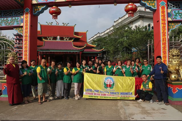 300 Kotak Berbuka, 1 Sore Penuh Makna: Cerita Berbagi LLCS Vihara Vajra Bumi Kertayuga di Tengah Hiruk Pikuk Kota