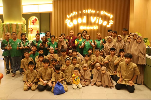 Hangat dalam Kebersamaan di Satu Meja: Momen Buka Puasa Penuh Tawa, Cerita, dan Kepedulian Bersama LLCS Vihara Vajra Bumi Kertayuga dan Adik-Adik Panti Asuhan Nurul Iman