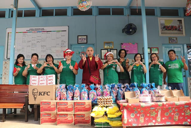 Indahnya Berbagi: Keseruan Perayaan Natal Lotus Light Charity Society Vihara Vajra Bumi Kertayuga Bersama Anak-Anak Panti Asuhan Bunda Pengharapan