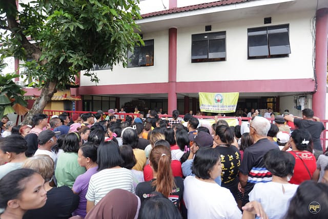 LLCS Vihara Vajra Viriya Dharma Manado須彌雷藏寺 adakan kegiatan amal penyaluran dana beras di Bumi Nyiur Melambai Manado Sulawesi utara. LLCS Vihara Vajra Viriya Dharma Manado須彌雷藏寺 adakan kegiatan amal penyaluran dana beras di Bumi Nyiur Melambai Manado Sulawesi utara.