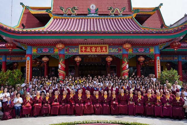 Sanghadana 2024 telah dipersembahkan di Vihara Vajra Bumi Kertayuga Sanghadana 2024 telah dipersembahkan di Vihara Vajra Bumi Kertayuga