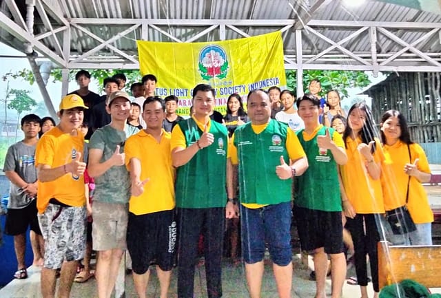 LLCS Vihara Tri Ratna Singkawang Berbagi ke Panti Jompo Netizen Cinta Singkawang dan Panti Asuhan Tabitha LLCS Vihara Tri Ratna Singkawang Berbagi ke Panti Jompo Netizen Cinta Singkawang dan Panti Asuhan Tabitha