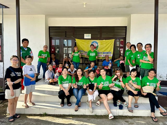 LLCS Vihara Vajra Bumi Kertayuga kunjungi Panti Jompo Mulia Dharma LLCS Vihara Vajra Bumi Kertayuga kunjungi Panti Jompo Mulia Dharma