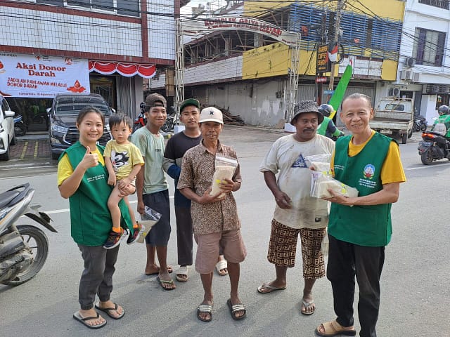 LLCS Vihara Vajra Vijaya Citta-Samarinda勝心同修會 Berbagi 500kg Beras Berkat LLCS Vihara Vajra Vijaya Citta-Samarinda勝心同修會 Berbagi 500kg Beras Berkat