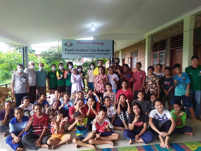 LLCS Vihara Vajra Bumi Simalungun – membagikan beras dan sembako kepada Yayasan Pemulihan Kasih Bangsa – Pusat Rehabilitasi Narkoba dan Gangguan Jiwa serta di Panti Asuhan Vita Dulcedo, Semoga kegiatan ini membawa berkah LLCS Vihara Vajra Bumi Simalungun – membagikan beras dan sembako kepada Yayasan Pemulihan Kasih Bangsa – Pusat Rehabilitasi Narkoba dan Gangguan Jiwa serta di Panti Asuhan Vita Dulcedo, Semoga kegiatan ini membawa berkah