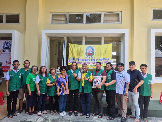 LLCS Vihara Vajra Bumi Lampung 楠榜雷藏寺 adakan donor darah dan berbagi beras untuk masyarakat di Bumi Waras dan kelurahan Karang Maritim, Bandar Lampung LLCS Vihara Vajra Bumi Lampung 楠榜雷藏寺 adakan donor darah dan berbagi beras untuk masyarakat di Bumi Waras dan kelurahan Karang Maritim, Bandar Lampung