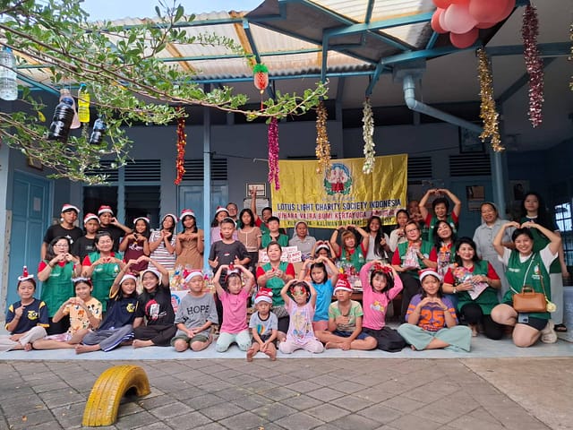 LLCS-Vihara Vajra Bumi Kertayuga Pontianak (真德雷藏寺) rayakan Natal bersama di Panti Asuhan Bunda Pengharapan LLCS-Vihara Vajra Bumi Kertayuga Pontianak (真德雷藏寺) rayakan Natal bersama di Panti Asuhan Bunda Pengharapan