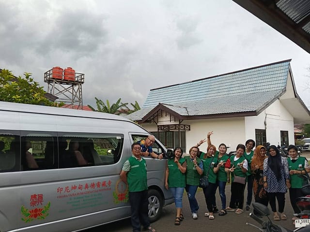 LLCS Vihara Vajra Bumi Kertayuga – Kubu Raya Kalbar (真德雷藏寺) melakukan Kunjungan Kasih ke Panti Jompo Mulia Dharma
