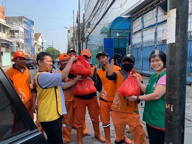 LLCS Maha Vihara Dayin Berbagi Kasih kepada semua kalangan Yang Membutuhkan selama 3 hari LLCS Maha Vihara Dayin Berbagi Kasih kepada semua kalangan Yang Membutuhkan selama 3 hari