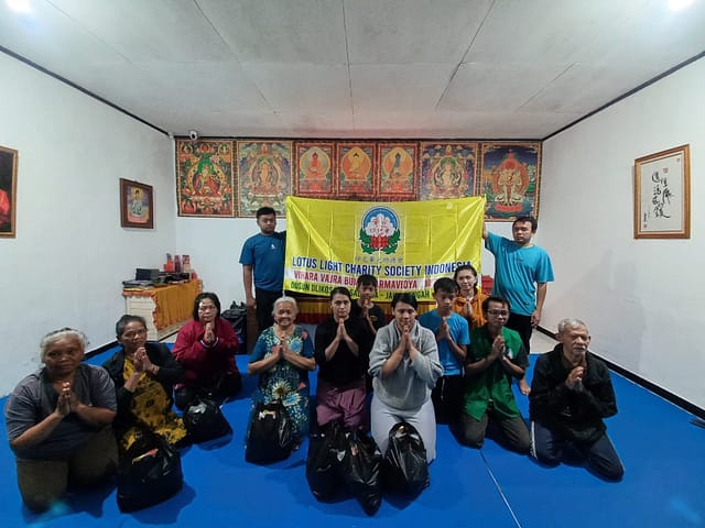 Trimula Puja 2026: LLCS Vihara Vajra Bumi Dharma Vidya (寶王同修會) Salatiga Berbagi Sembako bagi Sesama Umat Vihara