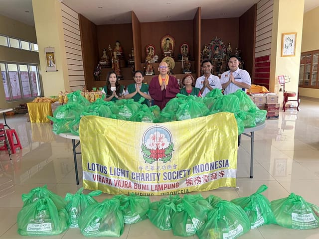 LLCS Vihara Vajra Bumi Lampung Salurkan 108 Paket Bantuan dan Gelar Donor Darah dalam Rangka Trimula Puja 2026