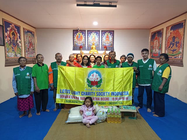 Sebelas Keluarga Menjadi Bagian dari Bakti Sosial Lotus Light Charity Society Vajra Bumi Mertha Bodhi (德寶同修會)