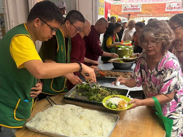 Dana Makan Cinta Kasih Oleh LLCS Satya Buddha Purnama 圓月雷藏寺 Dengan Yayasan Lansia Merdeka Indonesia Dana Makan Cinta Kasih Oleh LLCS Satya Buddha Purnama 圓月雷藏寺 Dengan Yayasan Lansia Merdeka Indonesia