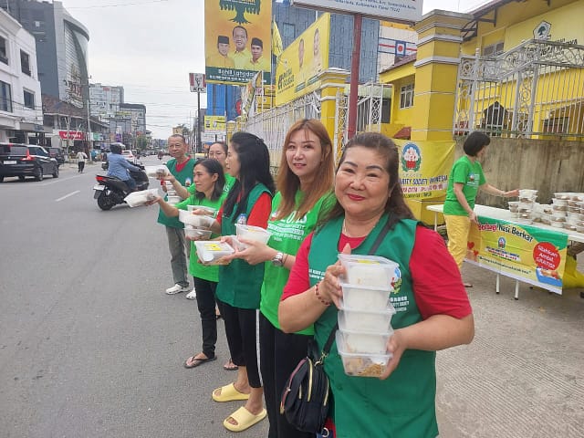 LLCS Vihara Vajra Vijaya Citta – Samarinda (勝心同修會) kembali melakukan kegiatan berbagi Nasi Lotus