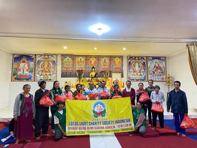 Di Cilacap, LLCS Vihara Vajra Bumi Karuna Admaja (慧華同修會) Gelar Bakti Sosial untuk Dua Puluh Dua Keluarga