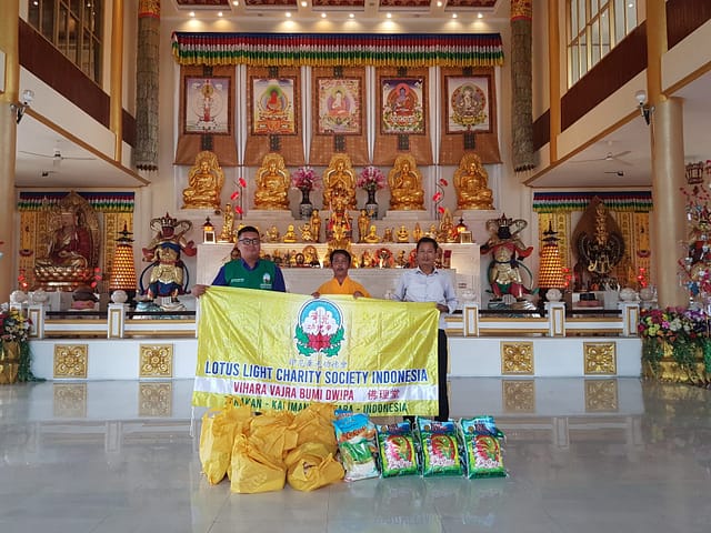 LLCS Vihara Vajra Bumi Dwipa 佛理堂 – Tarakan Sambut Ramadan, Aksi Bagi Sembako Digelar LLCS Vihara Vajra Bumi Dwipa 佛理堂 – Tarakan Sambut Ramadan, Aksi Bagi Sembako Digelar