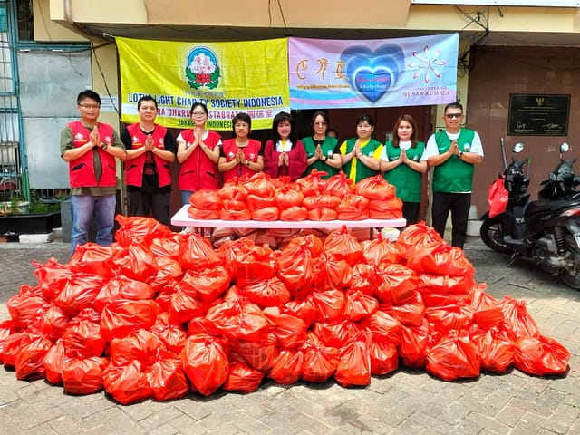 LLCS Vihara Dharma Hastabrata – 圓信堂, Jakarta dan Yayasan Cinta Kasih Susan Kumala adakan bakti sosial pembagian sembako LLCS Vihara Dharma Hastabrata – 圓信堂, Jakarta dan Yayasan Cinta Kasih Susan Kumala adakan bakti sosial pembagian sembako