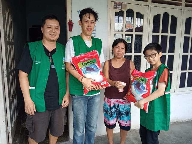LLCS Vihara Vajra Bumi Tri Agung Jambi – Pembagian Paket Beras untuk Keluarga Prasejahtera LLCS Vihara Vajra Bumi Tri Agung Jambi – Pembagian Paket Beras untuk Keluarga Prasejahtera