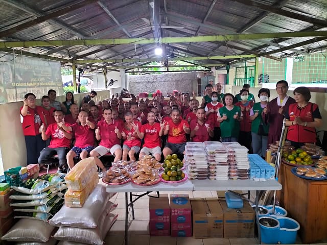 LLCS Vihara Dharma Hastabrata (圓信堂) dan Yayasan Cinta Kasih Susan Kumala kunjungi Yayasan Pelita Jiwa di daerah Rawa Kucing, Tangerang