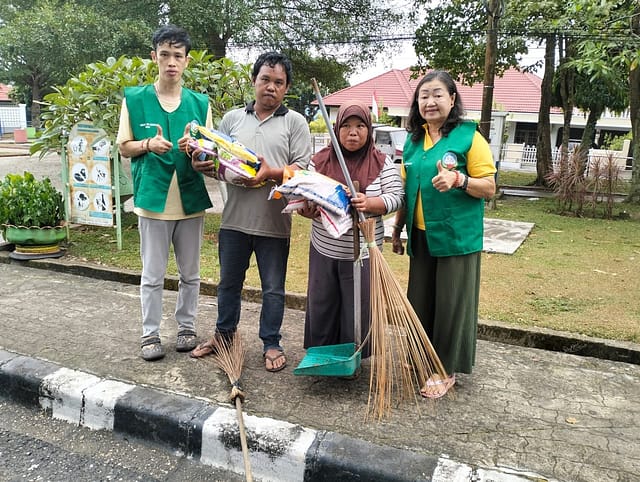 LLCS TRI AGUNG JAMBI-MELAKUKAN KEGIATAN BAKSOS SOSIAL LLCS TRI AGUNG JAMBI-MELAKUKAN KEGIATAN BAKSOS SOSIAL