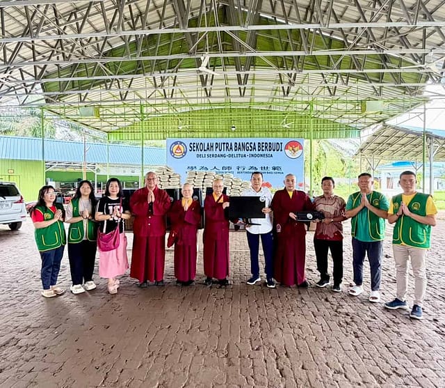 Pray For Sumatera – Lotus Light Charity Society Indonesia bersama Vihara Satya Buddha Purnama Pulihkan Sarana Pendidikan yang Rusak Akibat Banjir Bandang Pray For Sumatera – Lotus Light Charity Society Indonesia bersama Vihara Satya Buddha Purnama Pulihkan Sarana Pendidikan yang Rusak Akibat Banjir Bandang