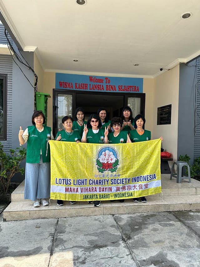 LLCS Maha Vihara Dayin, Melaksanakan kegiatan Untuk Berbagi Kasih kepada LANSIA LLCS Maha Vihara Dayin, Melaksanakan kegiatan Untuk Berbagi Kasih kepada LANSIA