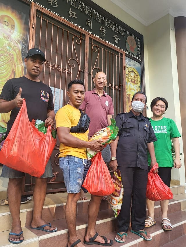 LLCS Cetiya Ksitigarbha Boddhsattva – mengadakan kegiatan bakti sosial ke Panti Asuhan Hati Bangsa dan masyarakat LLCS Cetiya Ksitigarbha Boddhsattva – mengadakan kegiatan bakti sosial ke Panti Asuhan Hati Bangsa dan masyarakat
