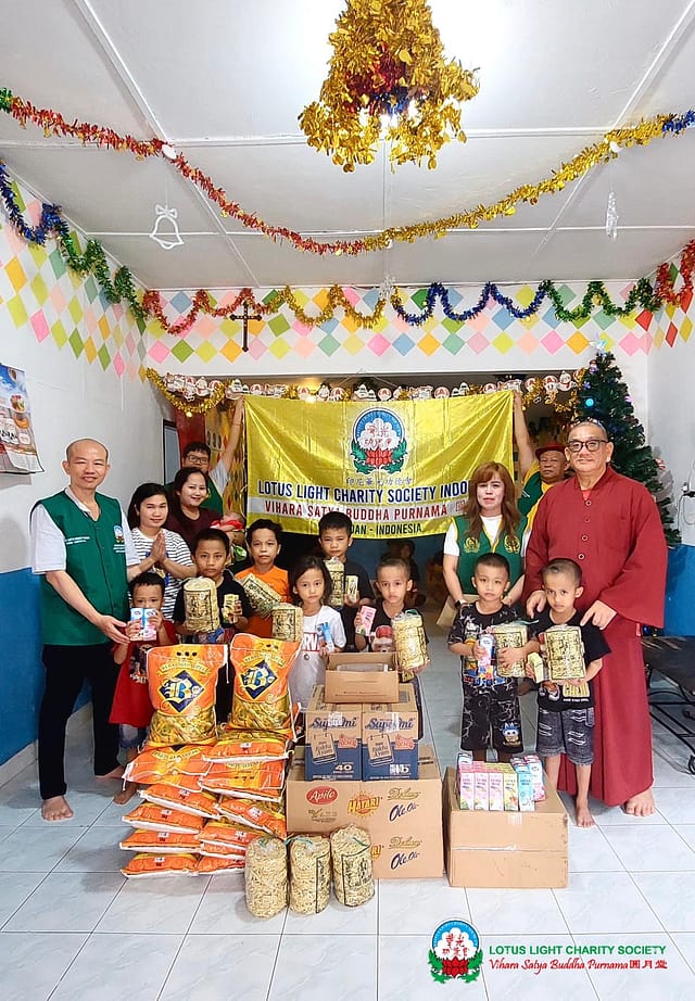 LLCS Vihara Satya Buddha Purnama (圓月堂華光分會) bakti sosial di Panti Asuhan Lestari Sumut LLCS Vihara Satya Buddha Purnama (圓月堂華光分會) bakti sosial di Panti Asuhan Lestari Sumut