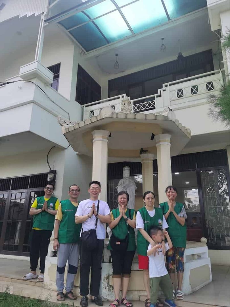 LLCS Cetya Vajra Svara Dharma (梵音同)-Jakarta berikan bantuan ke Panti Asuhan Guna Nanda