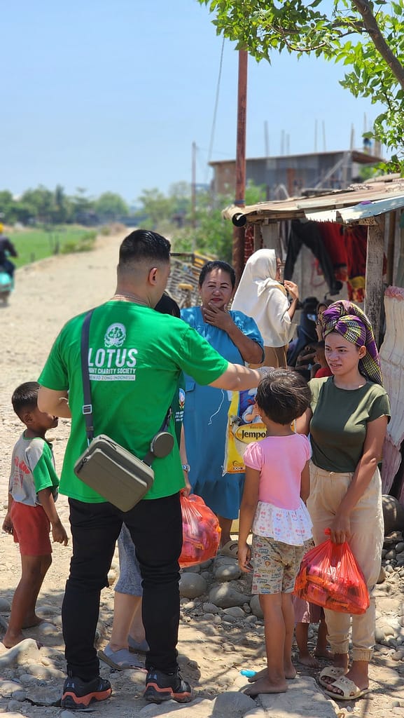 LLCS – Vihara Dharma Agung, Makassar Bagikan 100 Paket Sembako LLCS – Vihara Dharma Agung, Makassar Bagikan 100 Paket Sembako