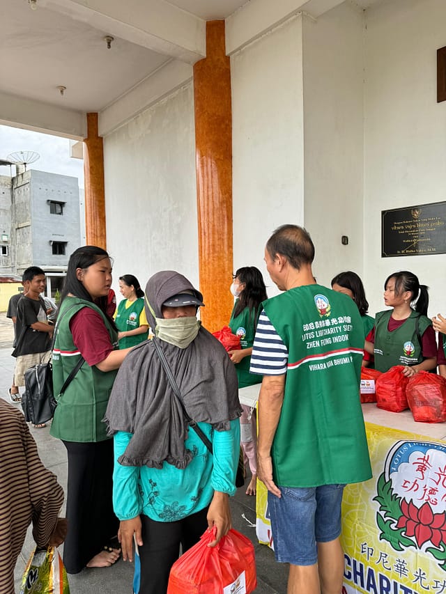 LLCS VIHARA VAJRA BHUMI PRABU Menyebarkan sinar kebajikan kepada Warga